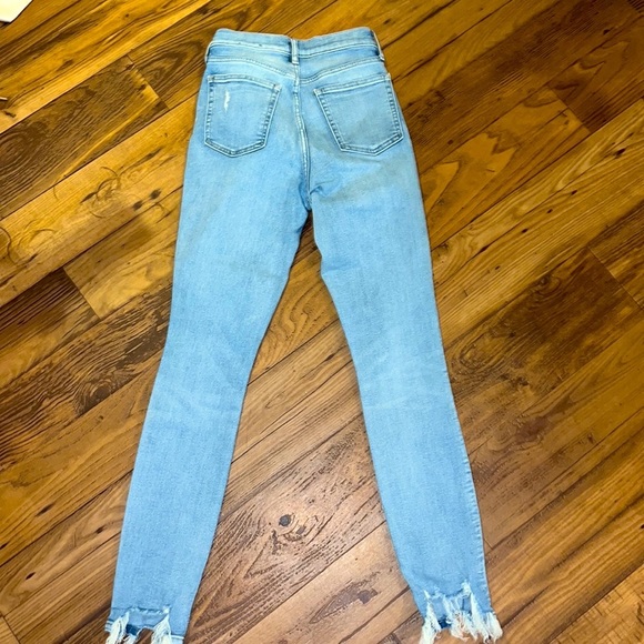 Gap gently worn true skinny jeans in a sz 2/26TALL - Picture 3 of 5